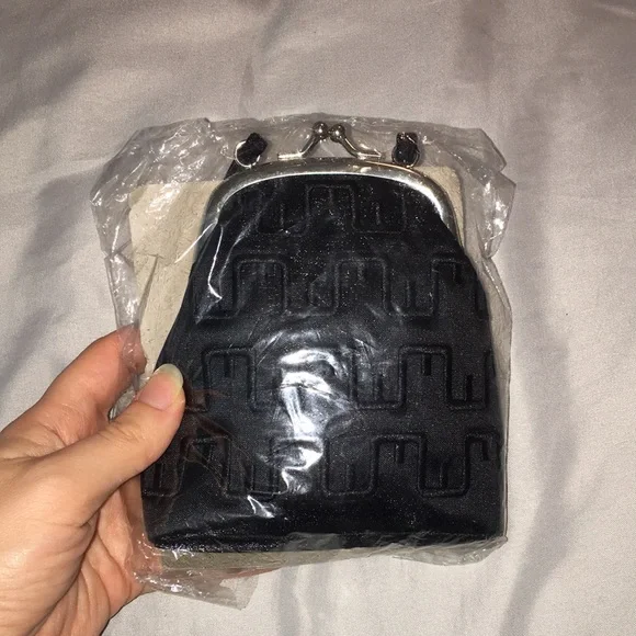 Milano Silky Glittery Night-Out Wristlet - Picture 16 of 17